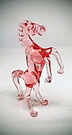 El yapımı murano camından yapılmış pembe at biblosu