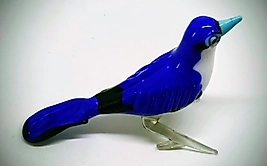 El yapımı, mavi kanatlı beyaz gövdeli murano camından kuş biblosu 1988 yılında yapılmıştır