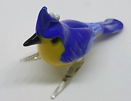 El yapımı mavi ve sarı renkli camdan papağan (murano camı ile yapılmıştır. 1989 yılında yapılmıştır.