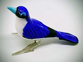 El yapımı, mavi kanatlı beyaz gövdeli murano camından kuş biblosu 1988 yılında yapılmıştır