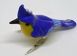 El yapımı mavi ve sarı renkli camdan papağan (murano camı ile yapılmıştır. 1989 yılında yapılmıştır.